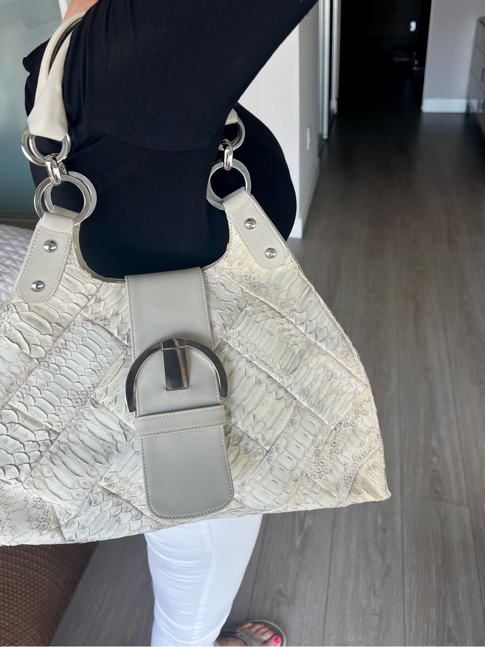 Textured Crocodile Shoulder Bag with Silver Detail - Picture 8 of 8